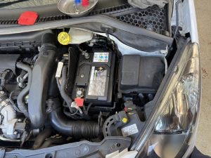 プジョー 207 バッテリー 交換 費用 値段 価格 位置 場所
