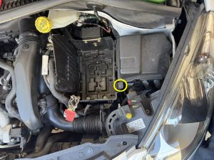 プジョー 207 バッテリー 交換 費用 値段 価格 位置 場所