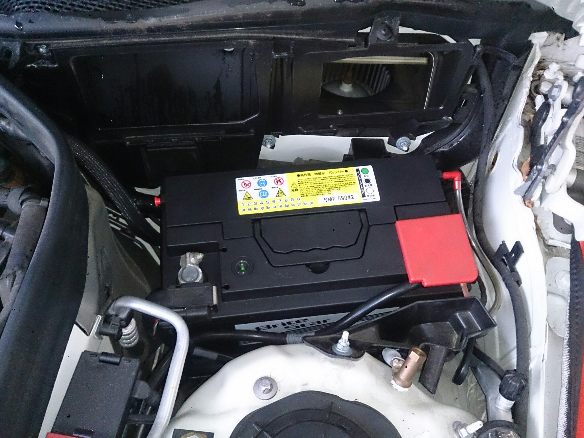 ベンツ E250 W212 のバッテリー交換をしました 自動車バッテリー バスケスコーポレーションの店長ブログ