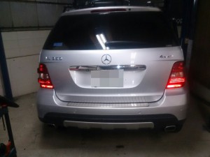 ベンツ ML350 X164 バッテリー 交換