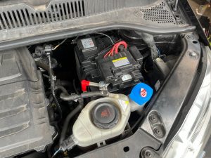 VW UP！アップ バッテリー交換 場所 値段 費用