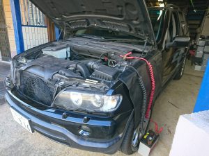 BMW X5 バッテリー交換
