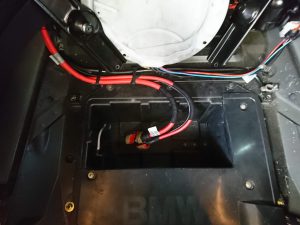 BMW X5 E53 バッテリー 交換