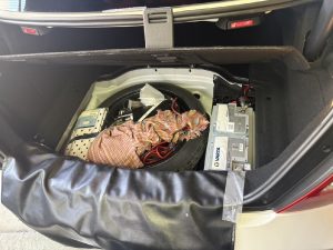 AMG W204 C63 バッテリー 交換 費用 値段 価格 位置 場所