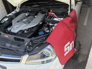 AMG W204 C63 バッテリー 交換 費用 値段 価格 位置 場所