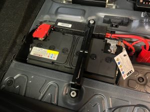 BMW F20 120i 118i バッテリー 交換 費用 値段 位置 場所 価格 コーディング リセット