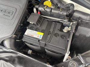 アバルト 500 FIAT バッテリー 交換 費用 値段 価格 位置 場所