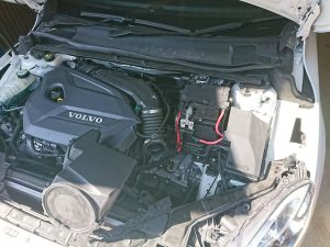 ボルボ V40 バッテリー交換