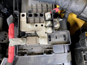 Jeep ジープ レネゲード バッテリー交換