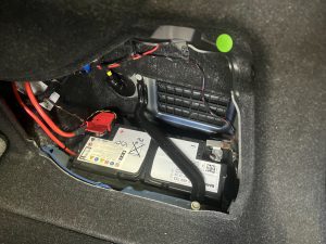 BMW 420 F32 バッテリー交換 場所 費用 値段 位置