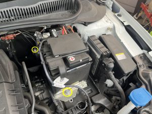 VW polo ポロ AW バッテリー 交換 費用 値段