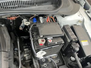 VW polo ポロ AW バッテリー 交換 費用 値段