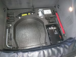 アウディ AUDI TT 8J バッテリー 交換 位置 場所 費用 値段