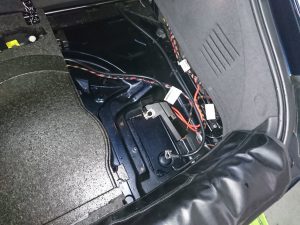 アウディ AUDI TT 8J バッテリー 交換 位置 場所 費用 値段