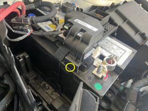 ベンツ B180 W247 バッテリー交換 値段 位置 場所 費用