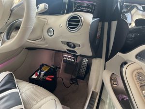 ベンツ S550 クーペ C217 バックアップバッテリー サブ バッテリー交換 値段 位置 場所 費用