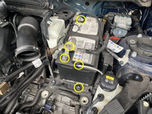 ミニ MINI F55 F56 バッテリー 交換 値段 位置 場所 費用