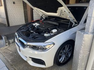 BMW G30 バッテリー 交換 場所 位置 費用 値段 価格
