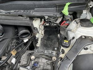 BMW 218 グランツアラー F46 バッテリー交換 費用 値段 場所 位置 価格