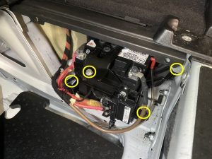 ベンツ Benz AMG GL63 GL550 バッテリー 交換 費用 価格 値段 場所 位置