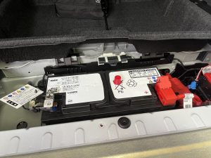 BMW 523d G31 バッテリー交換 費用 値段 価格 位置 場所 コーディング リセット