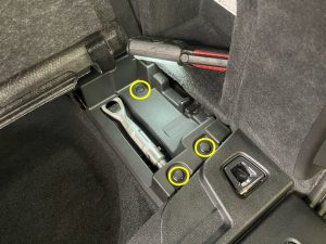 BMW X7 G07 バッテリー 交換 メイン サブ 費用 値段 価格 位置 場所 リセット