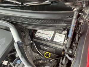 BMW X7(G07)のバッテリー交換方法(メイン)