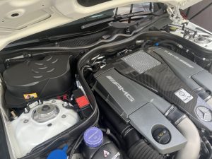 ベンツ Benz W212 E63 バッテリー交換 費用 値段 価格 位置 場所