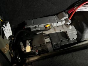 ボルボ VOLVO V60 T5 バッテリー 交換 費用 値段 価格 位置 場所