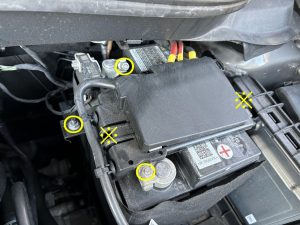VW T-Cross ティークロス バッテリー 交換 費用 値段 価格 位置 場所