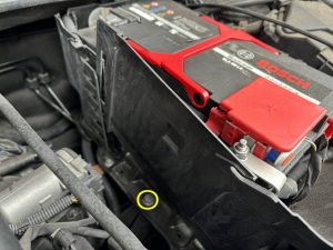 ベンツ CLA C117 X117 バッテリー交換 費用 価格 値段 場所 位置