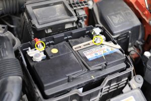 ルノー キャプチャー バッテリー 交換 費用 値段 価格 位置 場所