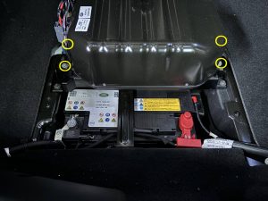 レンジローバーヴォーグ L405 バッテリー 交換 費用 値段 価格 位置 場所