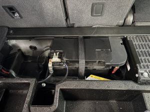 アウディ Q5 FY バッテリー 交換 費用 値段 価格 位置 場所
