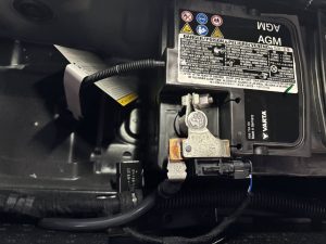 アウディ Q5 FY バッテリー 交換 費用 値段 価格 位置 場所
