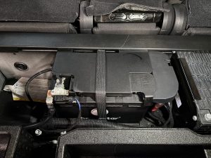 アウディ Q5 FY バッテリー 交換 費用 値段 価格 位置 場所
