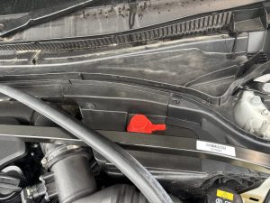 BMW F40 118d 120i バッテリー 交換 費用 値段 価格 位置 場所