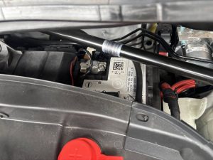BMW F40 118d 120i バッテリー 交換 費用 値段 価格 位置 場所