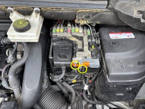 シトロエン DS5 バッテリー 交換 費用 値段 価格 位置 場所