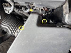 シトロエン DS5 バッテリー 交換 費用 値段 価格 位置 場所
