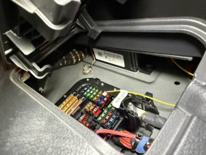 ベンツ Benz W463A バッテリー 交換 費用 値段 価格 位置 場所