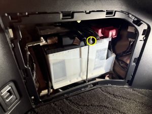 ヴェルファイア 30系 バッテリー 交換 費用 値段 価格 位置 場所