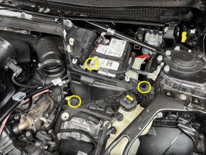 BMW F44 218d バッテリー 交換 費用 値段 価格 位置 場所