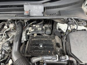 カローラ スポーツ バッテリー 交換 費用 値段 価格 位置 場所