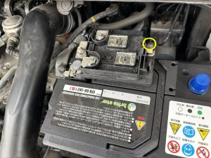 カローラ スポーツ バッテリー 交換 費用 値段 価格 位置 場所