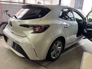 カローラ スポーツ バッテリー 交換 費用 値段 価格 位置 場所