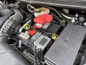 フォード エクスプローラー U502 バッテリー 交換 費用 値段 価格 位置 場所