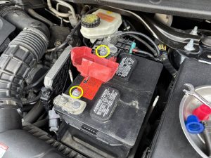 フォード エクスプローラー U502 バッテリー 交換 費用 値段 価格 位置 場所