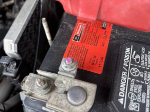 フォード エクスプローラー U502 バッテリー 交換 費用 値段 価格 位置 場所