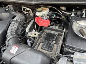 フォード エクスプローラー U502 バッテリー 交換 費用 値段 価格 位置 場所
